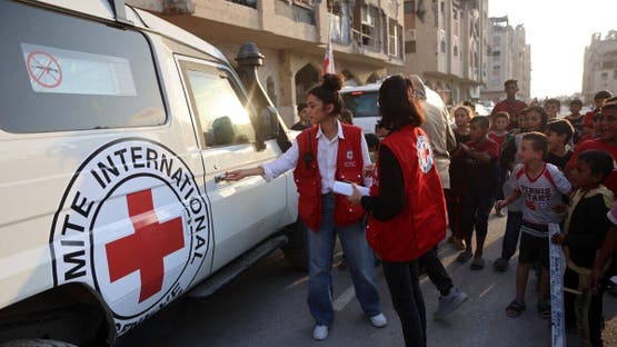 فرق الصليب الأحمر في غزة (فرانس برس)