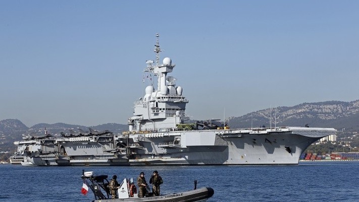 إسقاط مسيّرة قرب حاملة الطائرات الفرنسية “شارل ديغول” في بحر البلطيق