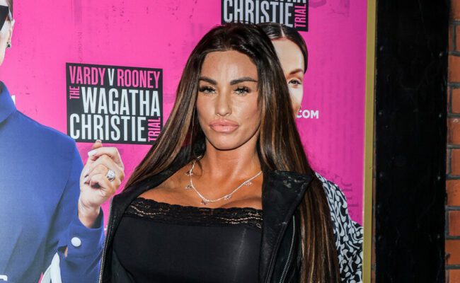 فضيحة كاتي برايس: رسائل نصية لنجوم كرة القدم من وراء حبيبها