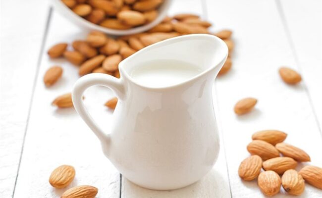 فوائد ومخاطر حليب اللوز: ما يجب معرفته قبل تناوله يوميًا
