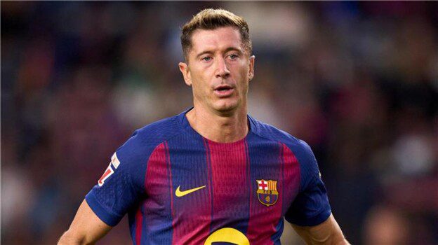 هل سيكون هذا العام الأخير لليفاندوفسكي مع برشلونة؟