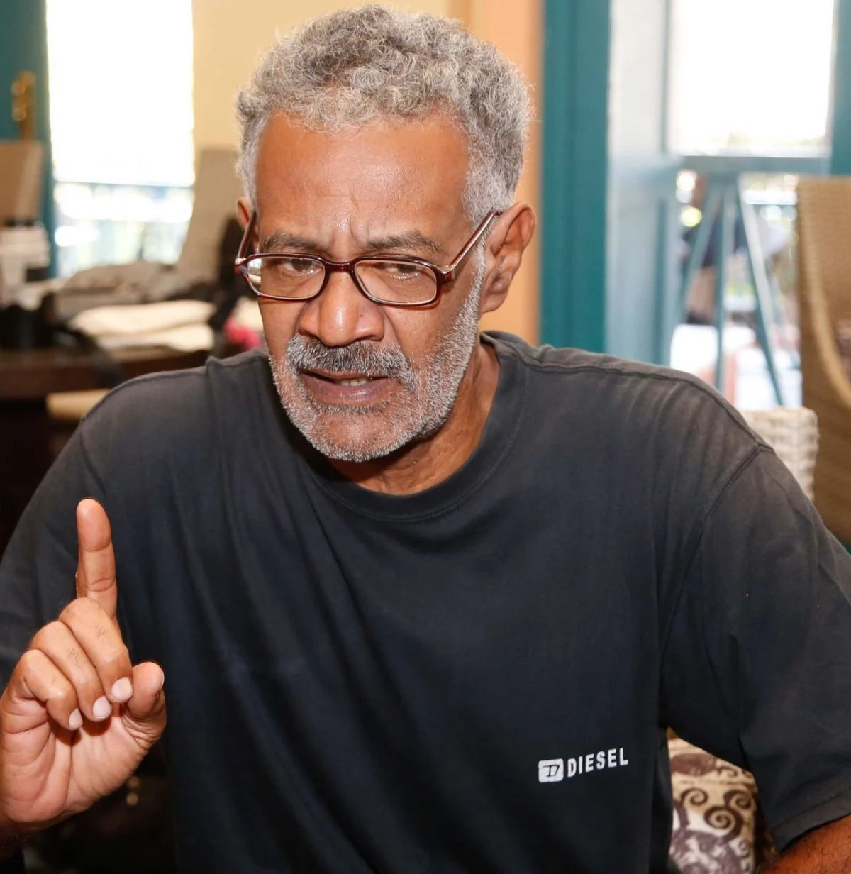 تصاعد الجدل حول تصريحات منسوبة لمحمود السراج ونقابة التمثيل تتحرّك