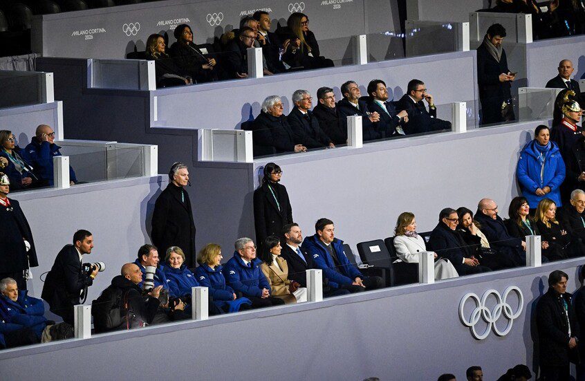 لقطة لرئيسة وزراء إيطاليا جورجا ميلوني "نائمة" خلال افتتاح الأولمبياد تثير جدلًا