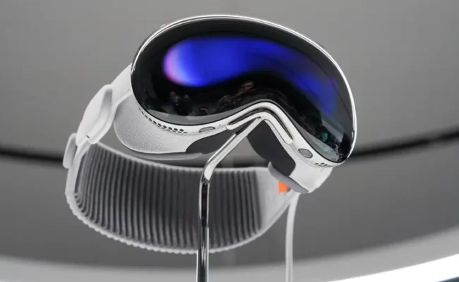 يوتيوب يطلق تطبيقه الرسمي لنظارة أبل فيجن برو مع دعم فيديوهات 3D و8K