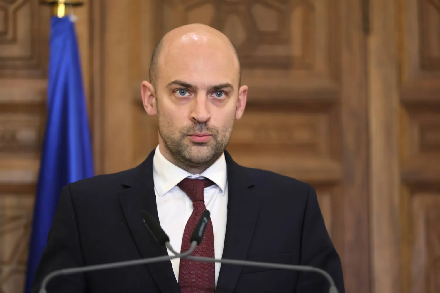 فرنسا تفتح تحقيقاً في تورط دبلوماسي سابق بعلاقات مع جيفري إبستين