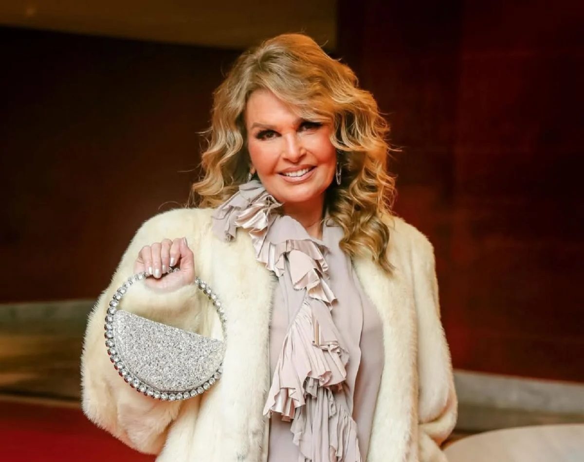 يسرا تتحدث عن والدتها وحياتها الشخصية والندم على علاقات سابقة