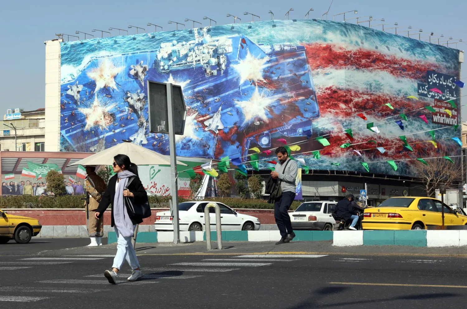 تحذير بولندي عاجل لمواطنيه بمغادرة إيران