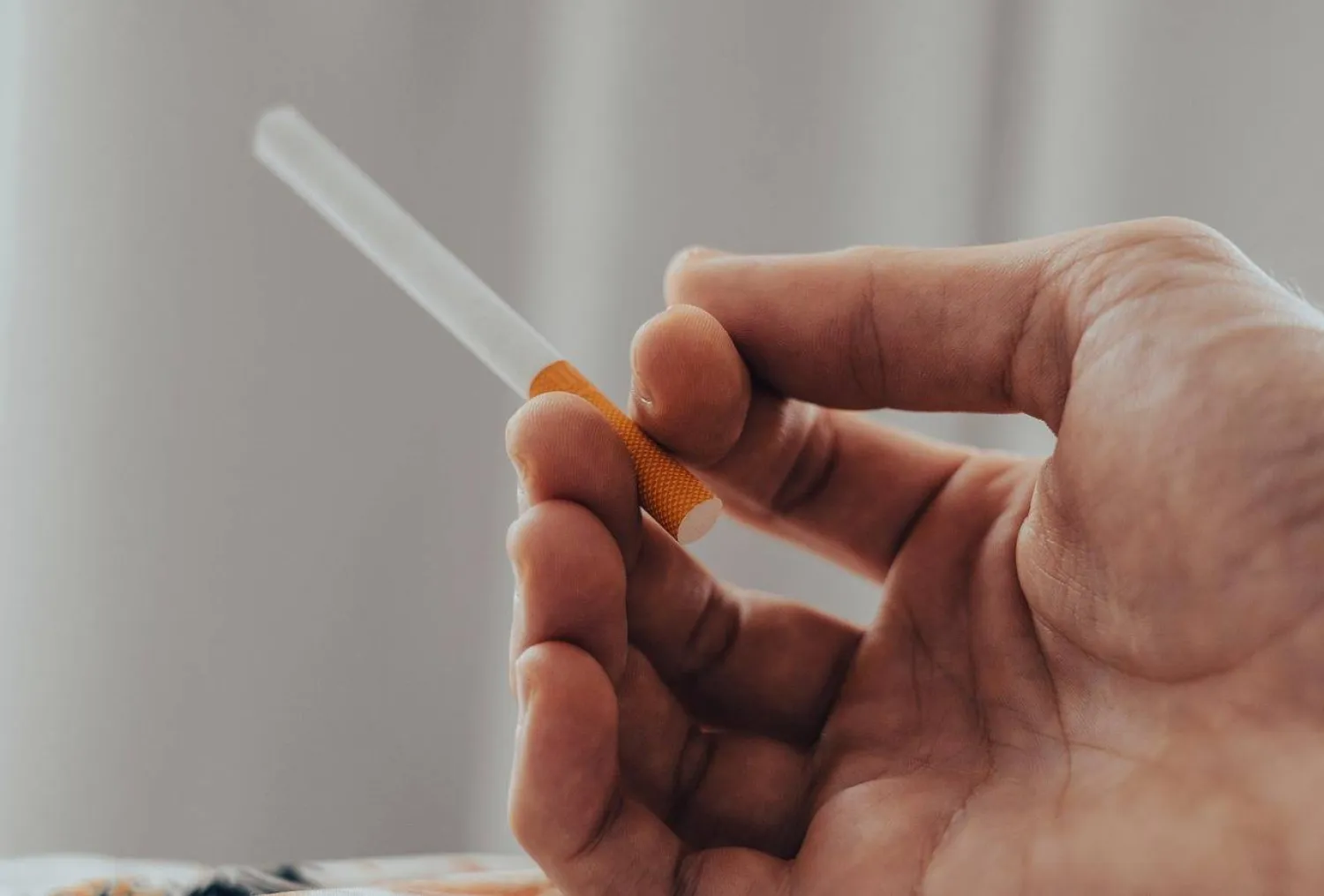 التدخين مباشرة بعد الإفطار… مخاطر فورية وصحية تستدعي الانتظار