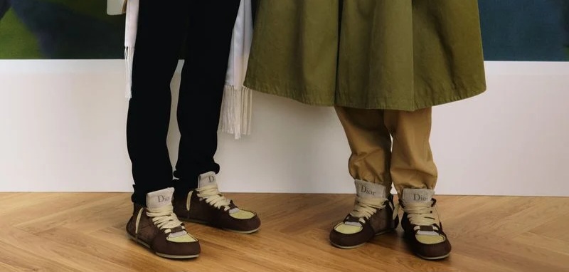 أحذية Dior Roadie الرجالية.. مزج بين الجرأة والفخامة