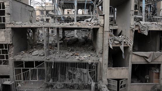 إسرائيل توسع غاراتها على غرب ووسط إيران