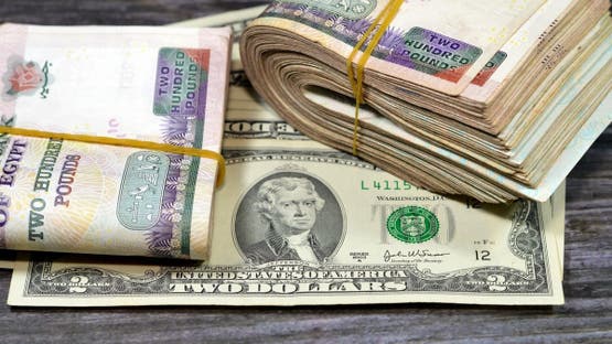 موجة بيع أجنبية تضغط على أدوات الدين المصرية والدولار يتخطى 50 جنيهاً