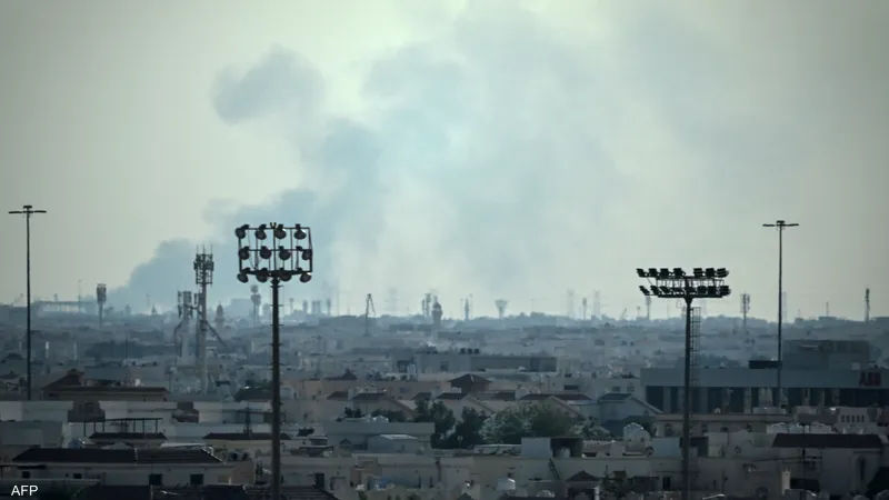 انفجارات في الدوحة والمنامة وإيران توسّع نطاق ضرباتها