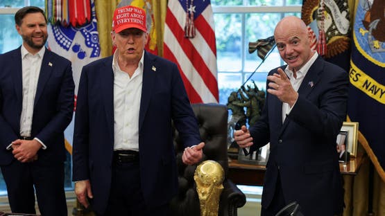 الرئيس الأميركي ترامب وجياني إنفانتينو رئيس الفيفا