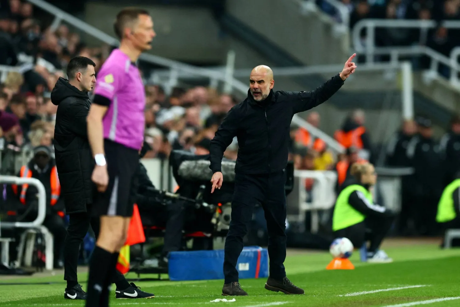 إيقاف بيب غوارديولا لمباراتين بعد حصوله على البطاقة الصفراء السادسة هذا الموسم