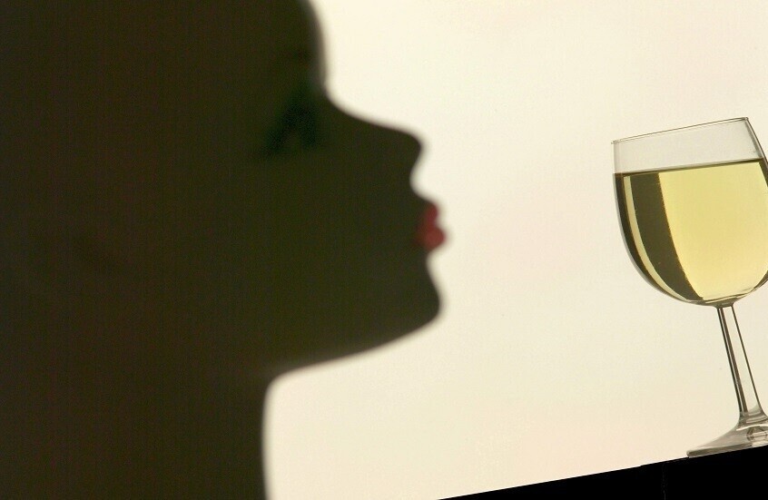 تعبيرية عن النبيذ