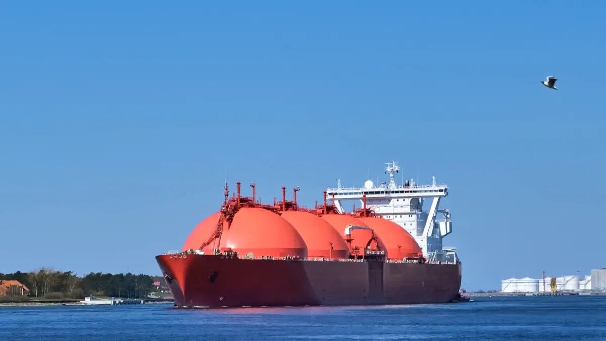 حرب إيران تهدد أسواق الغاز العالمية وتهرّب ناقلات قطرية من مضيق هرمز