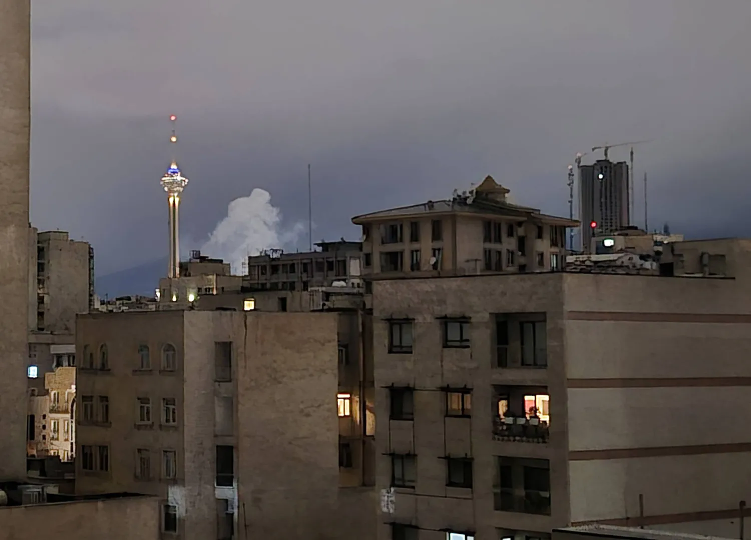 طهران تحت الحرب… سكان يتمسكون بفتات الحياة وسط الخوف والدمار