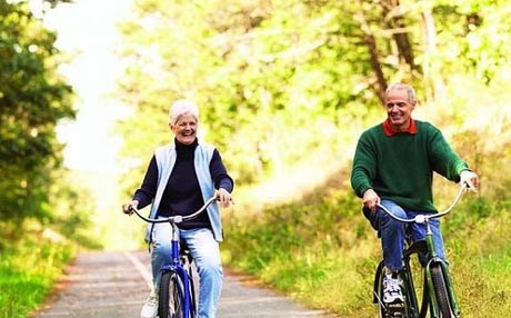 ركوب الدراجة بانتظام: سر كبار السن لحياة أطول وأكثر نشاطًا