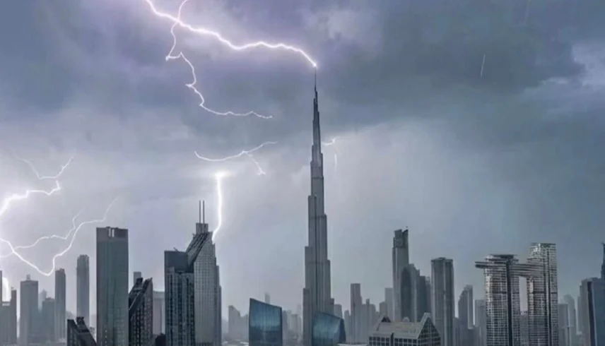 الصواعق أخطر مما نظن… لماذا لا يعني توقف المطر نهاية التهديد؟