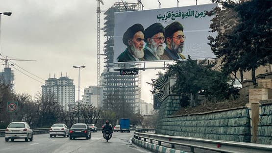 صور لمجتبى وعلي خامنئي في طهران (فرانس برس)