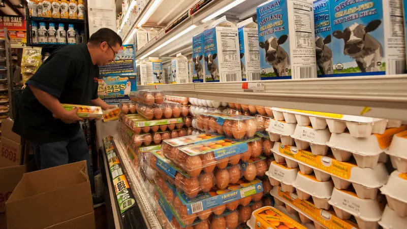 ستارمر يخطط لاجتماع طارئ مع بنك إنجلترا لمواجهة ارتفاع تكاليف المعيشة