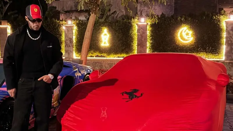 محمد رمضان وسيارته الجديدة