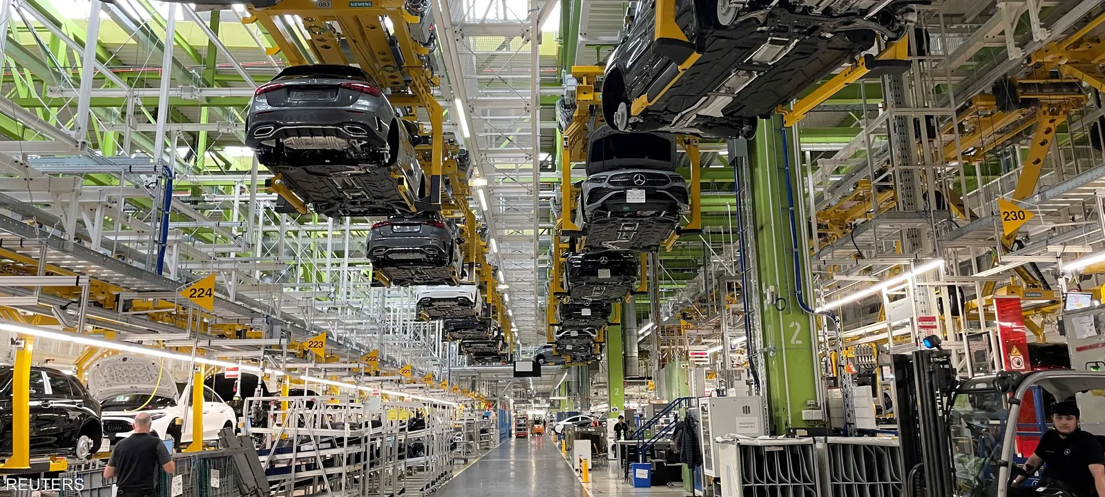 مصنع سيارات