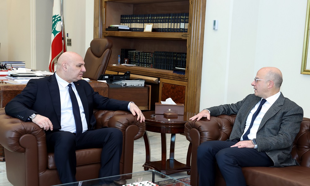 وزير التنمية الإدارية فادي مكي ورئيس الجمهورية جوزاف عون