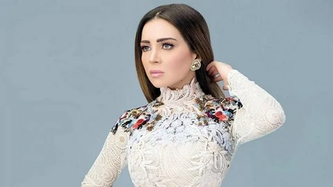 تدهور الحالة الصحية للفنانة مي عز الدين ونقلها للمستشفى