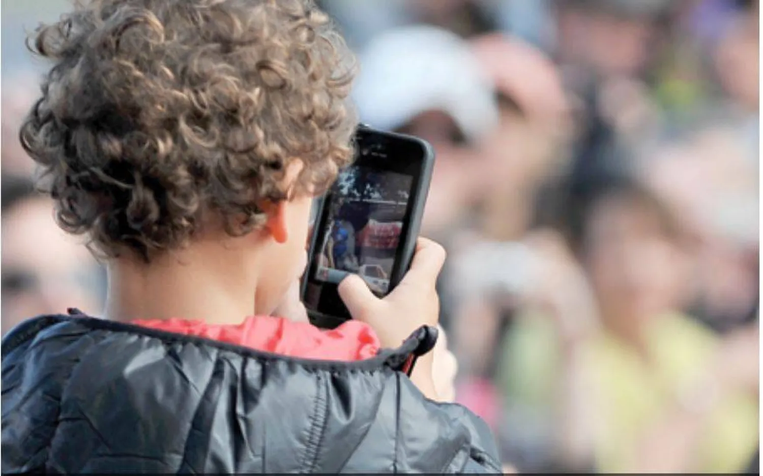 أكثر من 3 ساعات يومياً على مواقع التواصل ترفع خطر القلق والاكتئاب لدى الأطفال