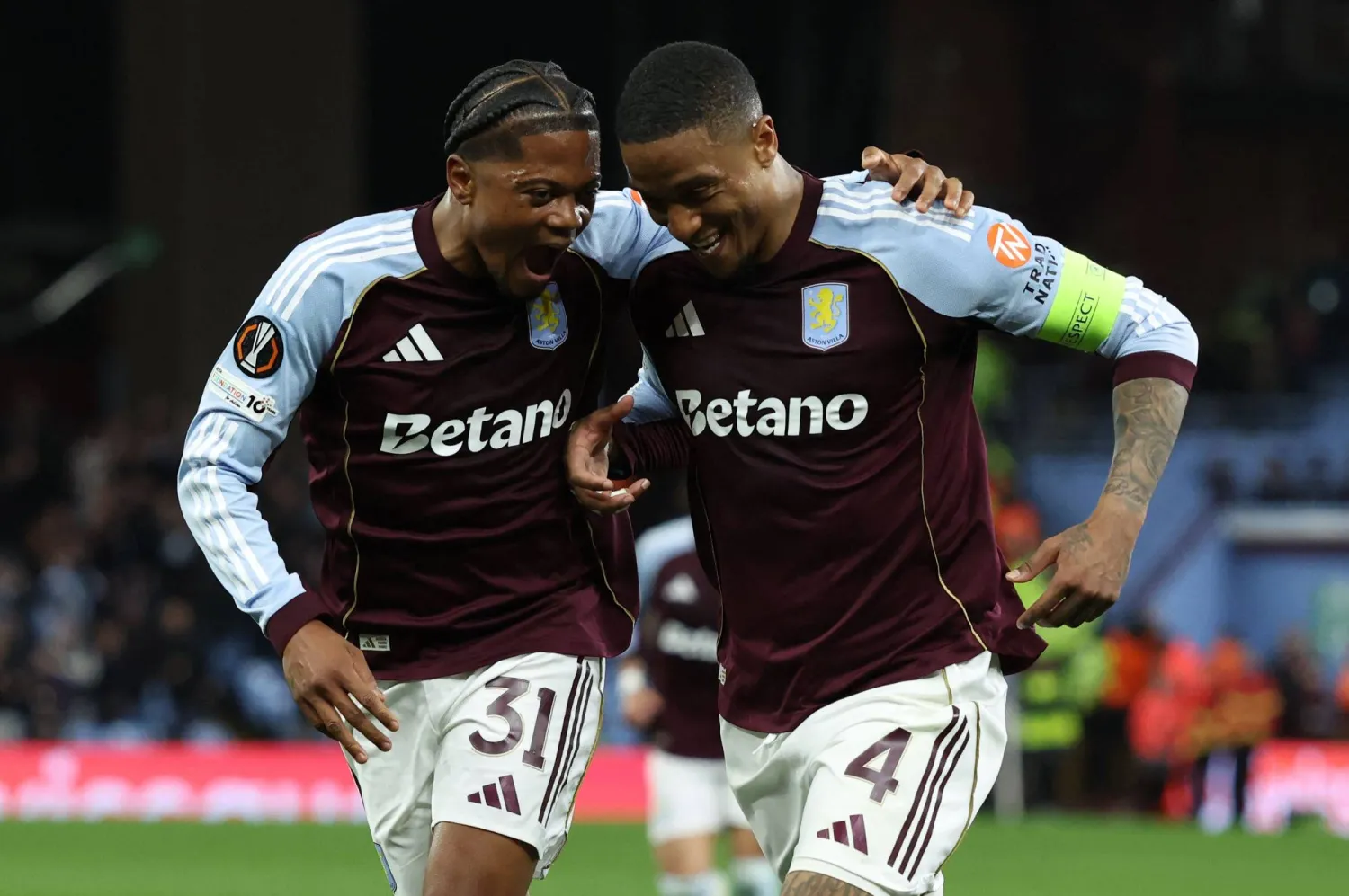 أستون فيلا حقق فوزاً ساحقاً على بولونيا الإيطالي