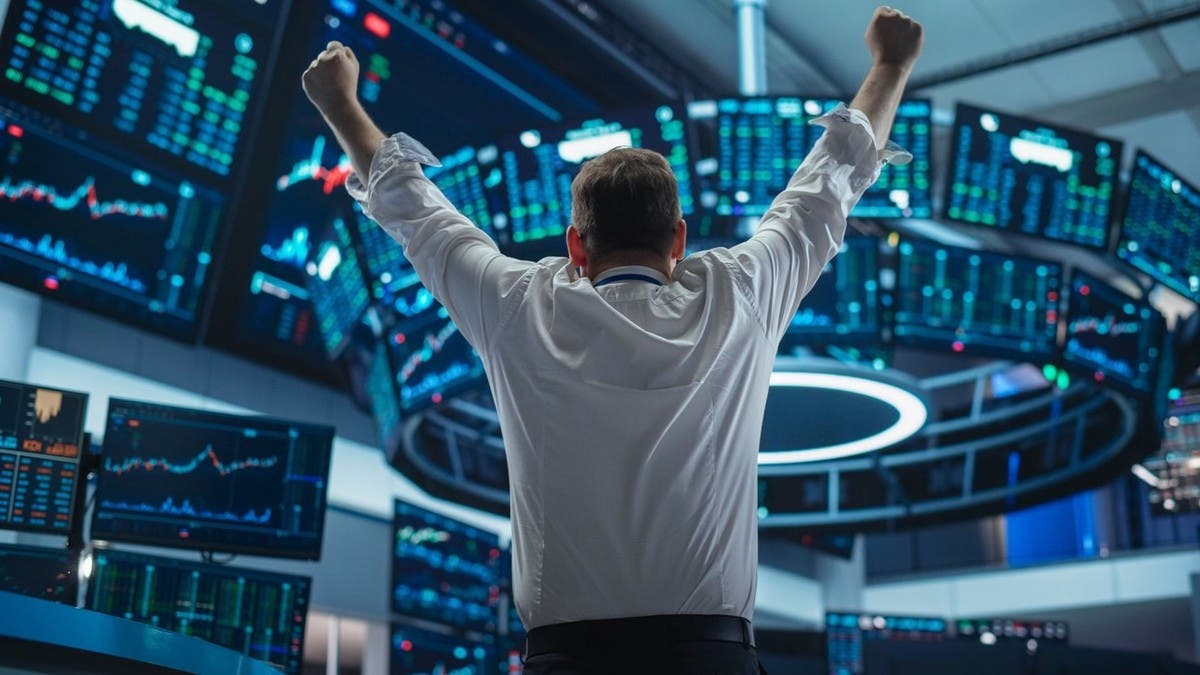 الأسواق العالمية تنتعش بعد هدنة أميركية – إيرانية وإعادة فتح مضيق هرمز