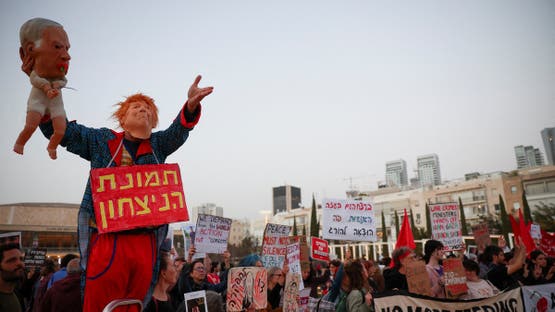 خلال احتجاج مناهض للحرب مع إيران – تل أبيب