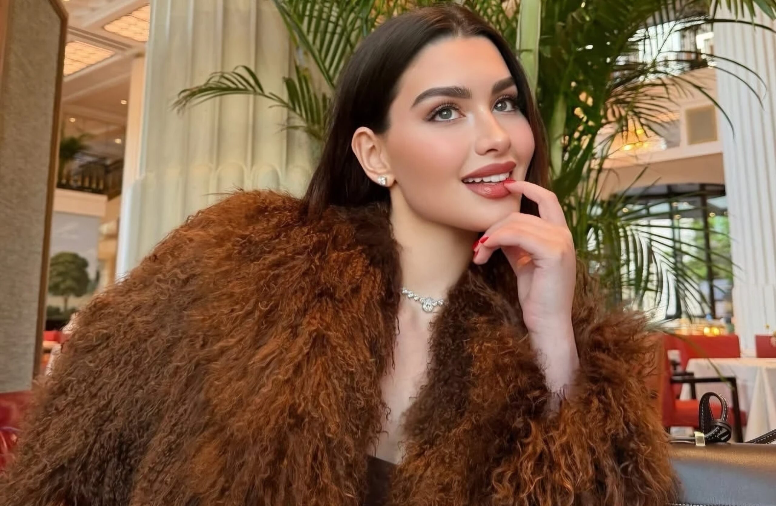 روان بن حسين تستعيد حضورها على السوشيال ميديا بإطلالات أنيقة ومتنوعة