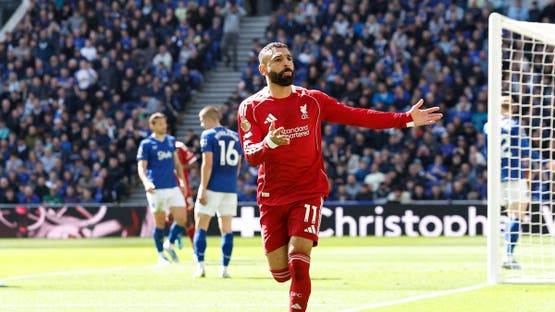 صلاح محتفلاً بهدفه في مرمى إيفرتون