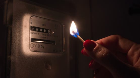 صورة تعبيرية عن انقطاع الكهرباء – (آيستوك)