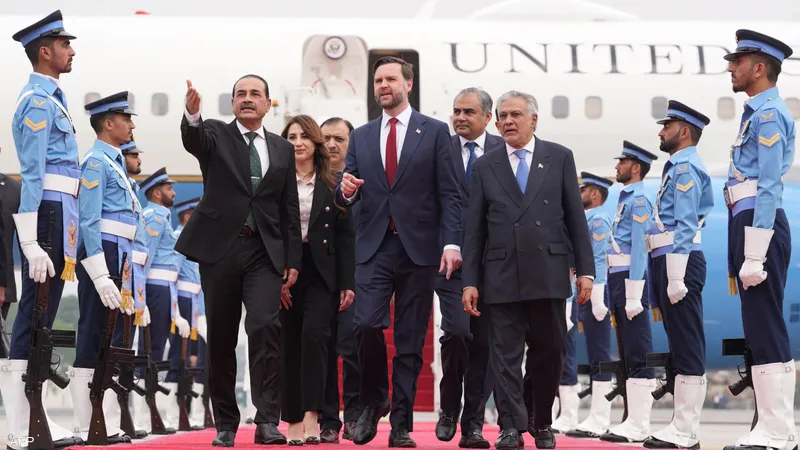 نائب الرئيس الأميركي دي فانس يصل إسلام أباد