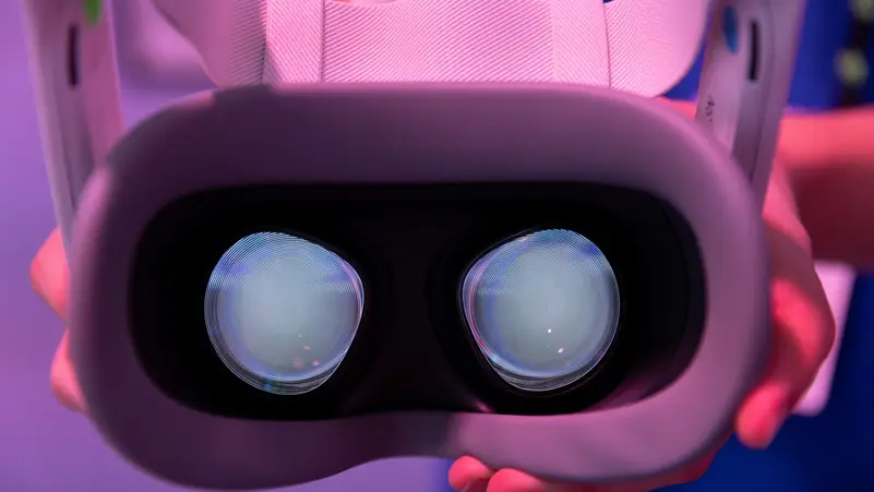 «ميتا» ترفع أسعار نظارات الواقع الافتراضي بسبب أزمة شرائح الذاكرة