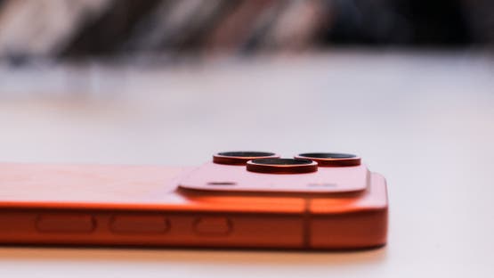 هاتف آيفون 17 برو ماكس (رويترز)