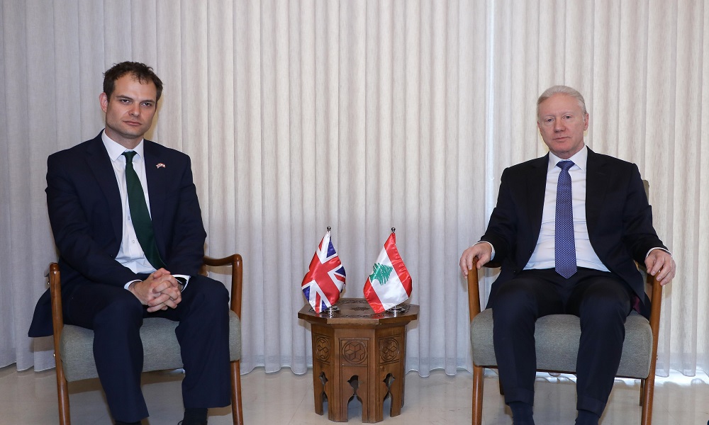 وزير الخارجية والمغتربين يوسف رجي وزير الدولة البريطاني لشؤون الشرق الأوسط وشمال أفريقيا هاميش فالكونر